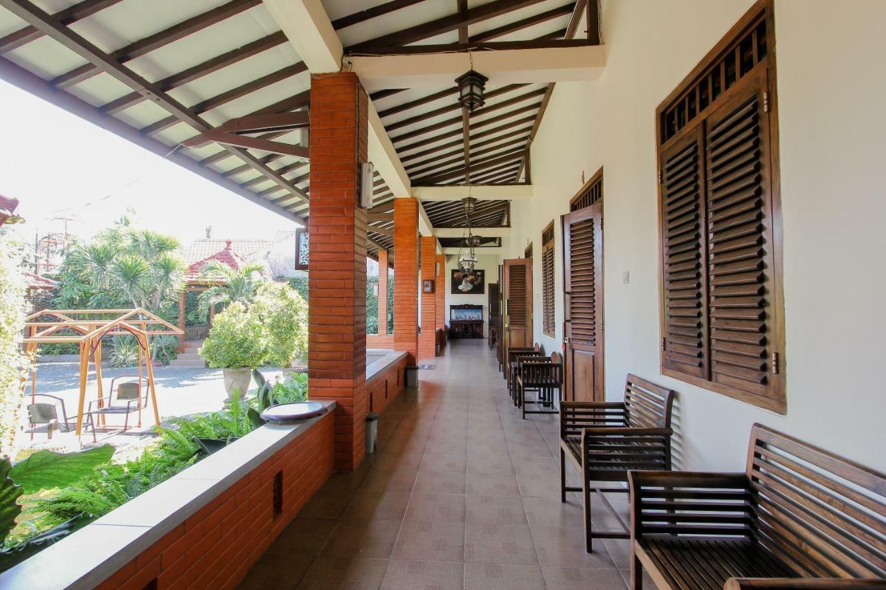 Oyo 1361 Singosari Family Residence Баньюванги Экстерьер фото
