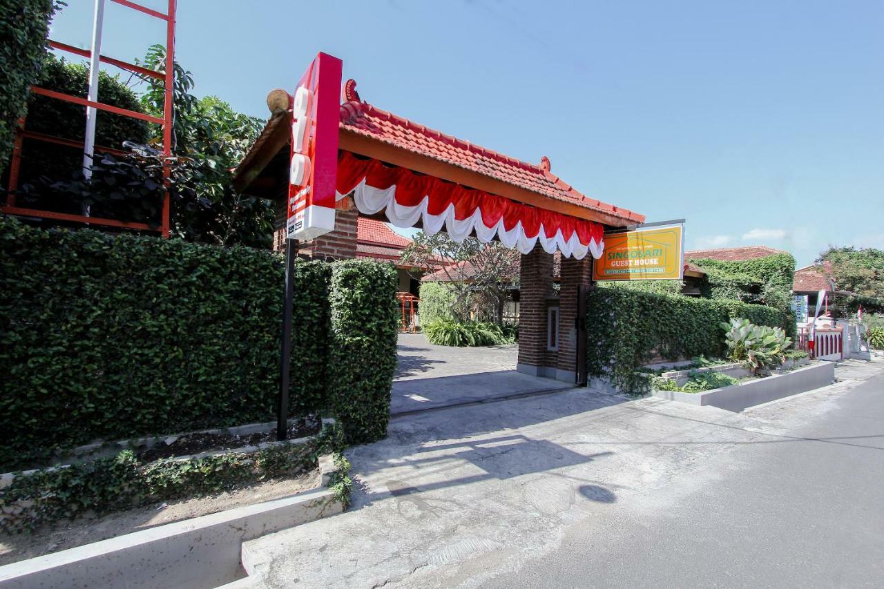 Oyo 1361 Singosari Family Residence Баньюванги Экстерьер фото