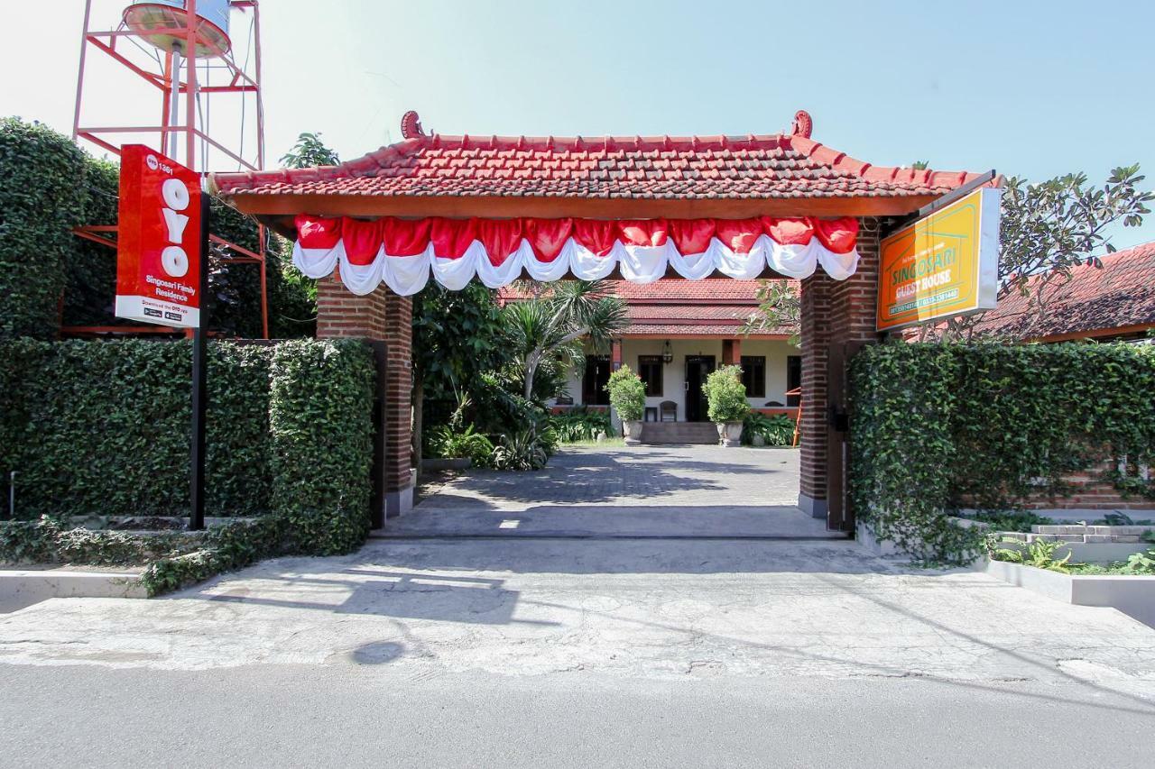 Oyo 1361 Singosari Family Residence Баньюванги Экстерьер фото