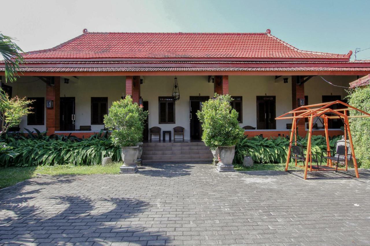 Oyo 1361 Singosari Family Residence Баньюванги Экстерьер фото