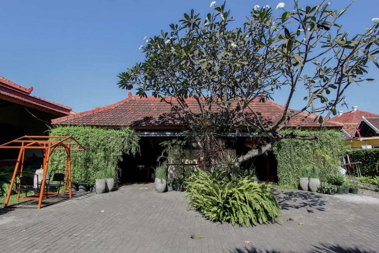 Oyo 1361 Singosari Family Residence Баньюванги Экстерьер фото